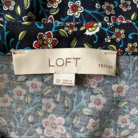 Loft Navy Floral V Neck Sleeveless Top Size Small Petite - Picture 4 of 5